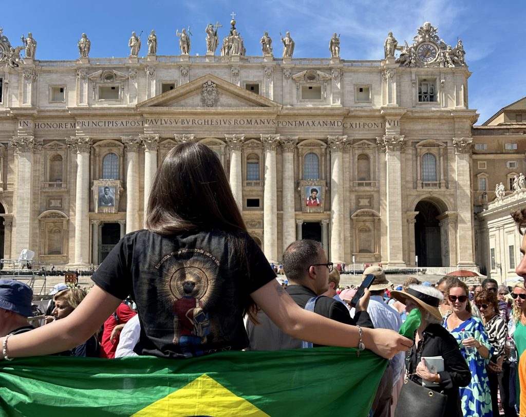 Milagres eucarísticos: o que são, os casos mais citados e o que as análises realmente mostram 12 peregrinos em santuário eucarístico italiano