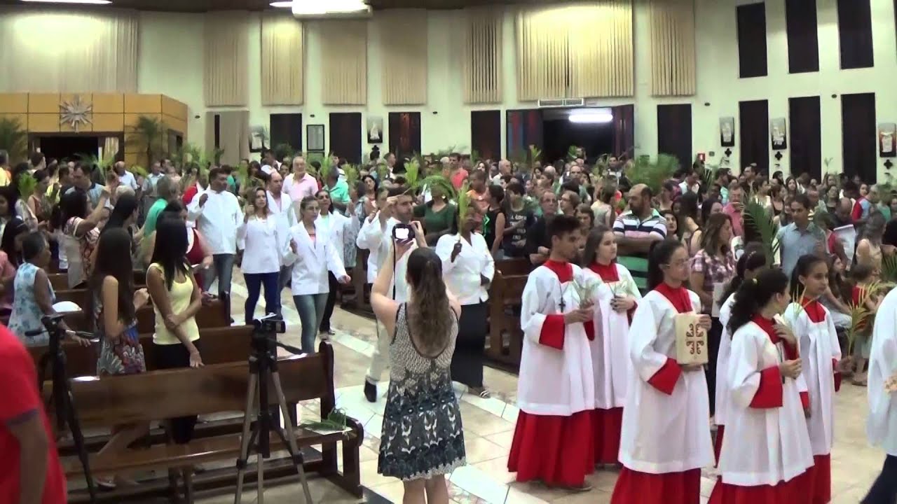 momentos da missa católica, procissão de entrada com canto
