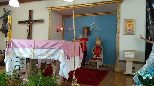 Paróquia de Santa Cruz e Nossa Senhora das Dores Paróquia de Santa Cruz e Nossa Senhora das Dores